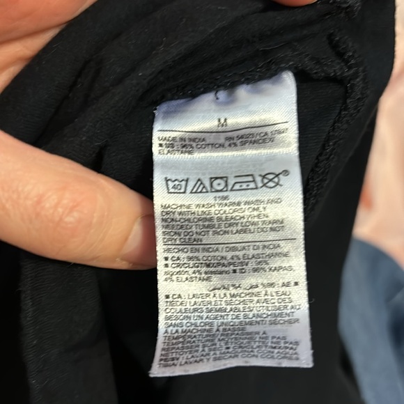 Old Navy Maternity Shorts - Picture 3 of 4